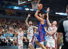 Latvijas basketbolisti varenā cīņā tomēr piekāpjas Jokičam un Serbijai
