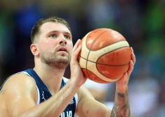 Francija salauž Slovēniju ceturtajā ceturtdaļā, Dončičs izceļas ar 39 punktiem