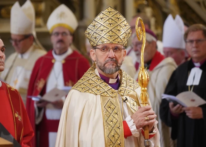 Jānis Vanags pēdējo reizi dievkalpojumā šī gada 29. augustā ar arhibīskapa zizli rokās.