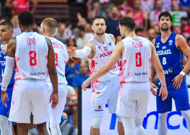 Polijas basketbolisti izrauj dramatisku uzvaru, Spānija tiek pie pirmā panākuma