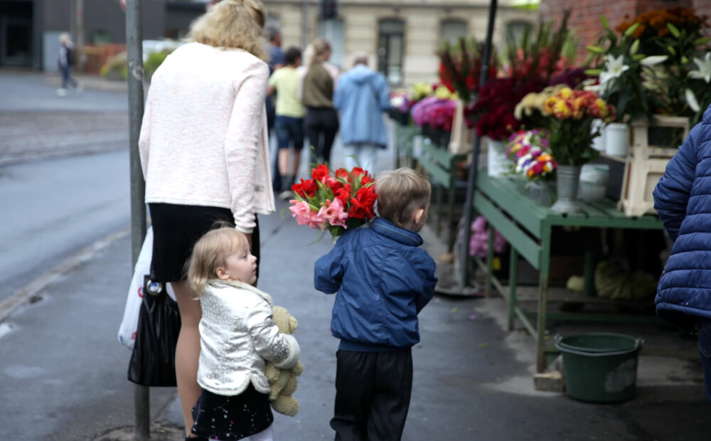 Noskaidrots, cik lielu summu pircēji Latvijā atvēl skolas preču iegādei