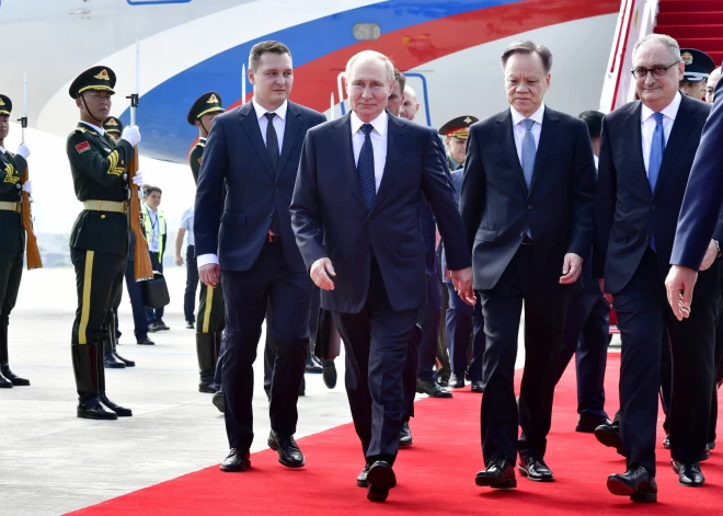 Putins devies četru dienu vizītē uz Ķīnu
