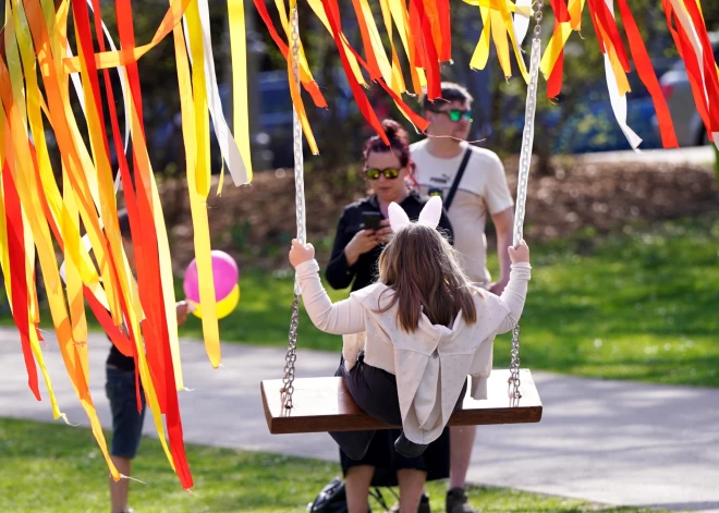 Guva lūzumu gultā: apdrošinātāji fiksē dramatisku bērnu traumatisma pieaugumu