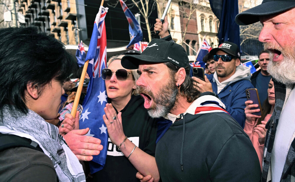 Sidnejā un citur Austrālijā tūkstošiem cilvēku devušies protestā