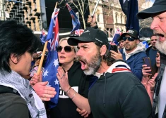 Sidnejā un citur Austrālijā tūkstošiem cilvēku devušies protestā