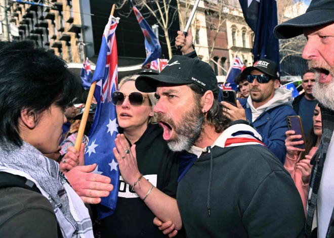 Sidnejā un citur Austrālijā tūkstošiem cilvēku devušies protestā