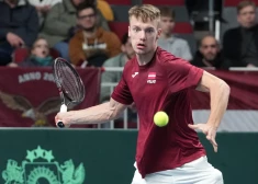 Roberts Štrombahs nokļūst vienas uzvaras attālumā no iekļūšanas Seviljas "Challenger" pamatturnīrā