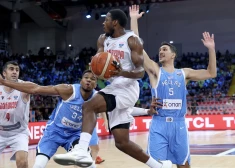 Grieķija izrēķinās ar Eiropas čempionus spāņus šokējušo Gruziju, bet Dončičs iekļūst vēsturē Slovēnijas pirmajā uzvarā