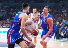 Porziņģis slavē Latvijas komandas garu cienīgā sniegumā pret NBA superzvaigznes Jokiča Serbijas izlasi