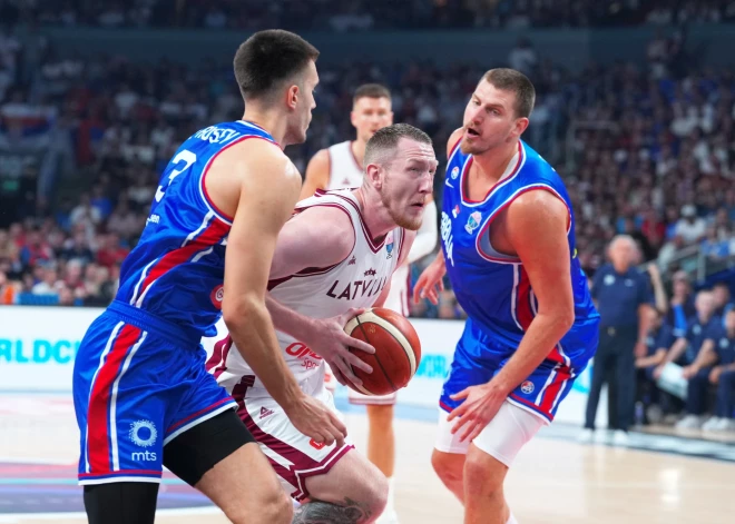 Porziņģis slavē Latvijas komandas garu cienīgā sniegumā pret NBA superzvaigznes Jokiča Serbijas izlasi