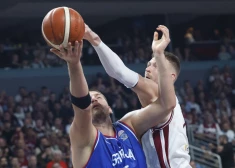 Kristaps Porziņģis starp "Eurobasket" labākajiem metienu bloķētājiem, bet arī kļūdās visvairāk no visiem