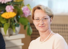 Izglītības ministre jaunajā mācību gadā aicina uzticēties skolotājiem