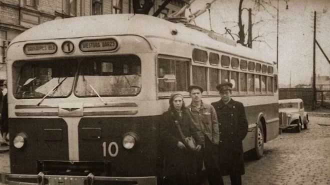Latvijā pirmā trolejbusu līnija tika atklāta 1947. gada novembra sākumā.