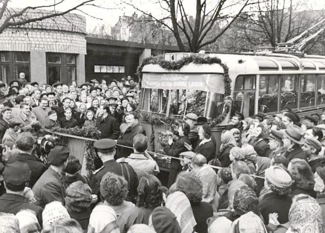 Rīgā 11 gadus pēc 1. trolejbusa līnijas atklāšanas – 1958. gadā atklāja 6. līniju no Stradiņa slimnīcas uz Vecrīgu.