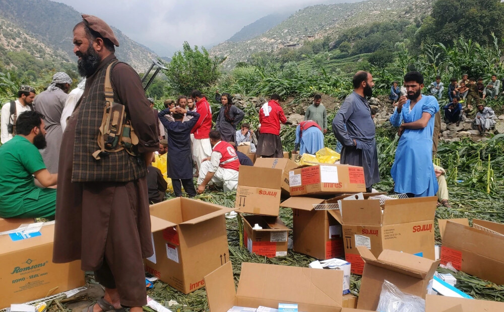 Zemestrīcē Afganistānā bojāgājušo skaits pieaudzis līdz 800