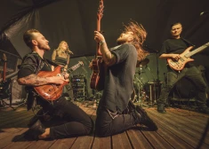 FOTO: ar jaudīgu koncertu fanus Liepājā iepriecina Miks Galvanovskis