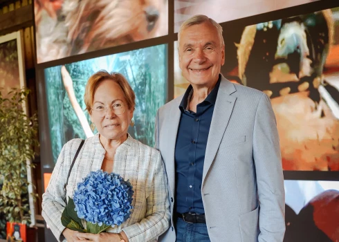 Pateicoties kaķiem, Ilze un Kārlis Šadurski nonākuši arī televīzijas raidījumā "Ķepa uz sirds", kļuvuši par tā draugiem un nesen bija uzaicināti nosvinēt “ķepu” 15. jubileju un 30. sezonas sākšanu. Uz ballīti abi bija devušies bez četrkājiem. 