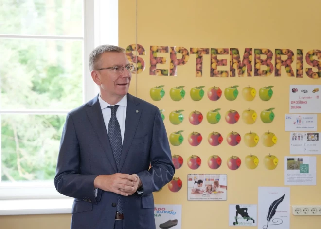 Valsts prezidents Edgars Rinkēvičs Zinību dienā apmeklē Cieceres pamatskolu.