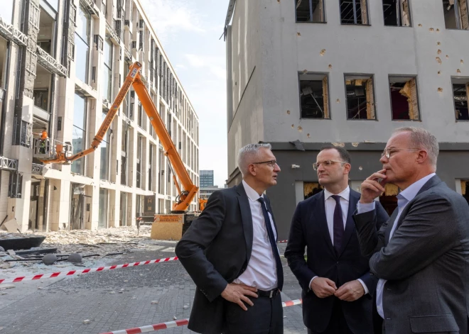 Notiek sarunas par iesaldēto Krievijas līdzekļu izmantošanu, norāda Vācijas koalīcijas līderi