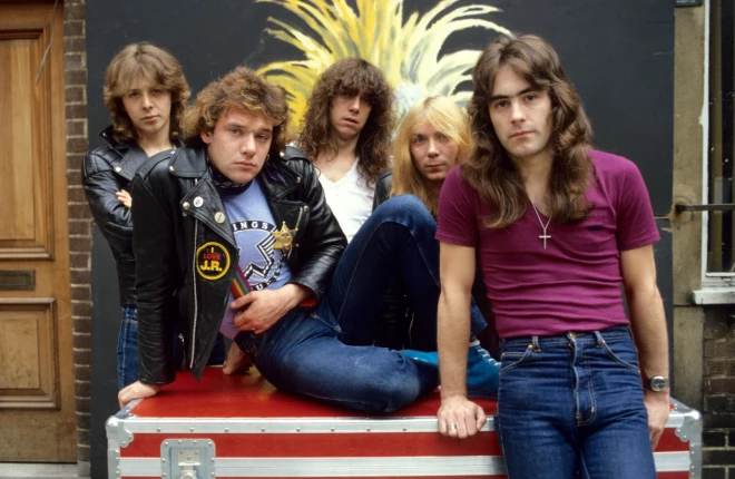 Britu rokgrupa "Iron Maiden" 1980. gadā. Gadu vēlāk Polam Di'Anno palūdza aiziet no grupas narkotiku atkarības un pārmērīgas ballēšanās dēļ.