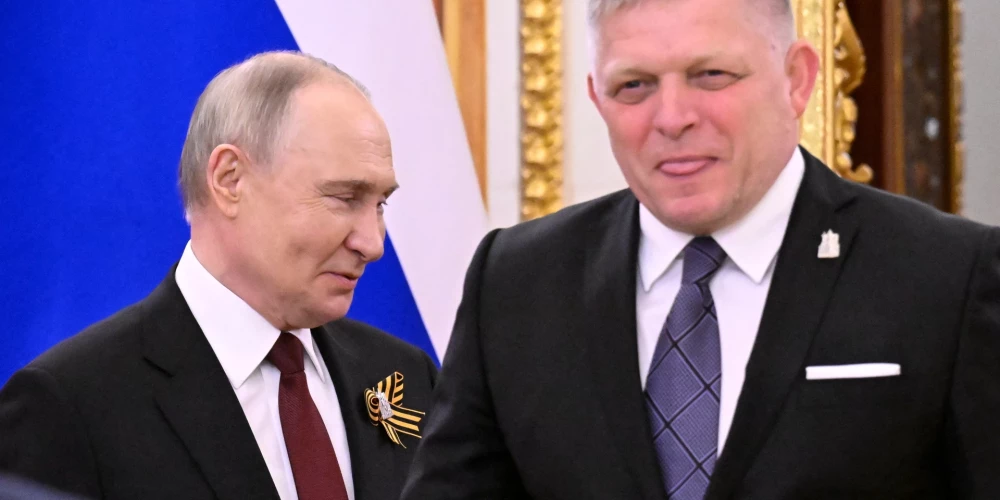 Fico nodomājis tikties ar Putinu otrdienas vakarā Pekinā Ķīnas apmeklējuma laikā.