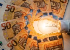 Rēķini draud pieaugt: augustā Latvijā elektroenerģijas cena kāpusi par 74%