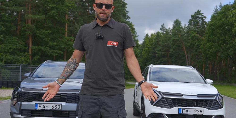Drošas braukšanas skolas direktors Jānis Vanks salīdzina KIA Sportage.