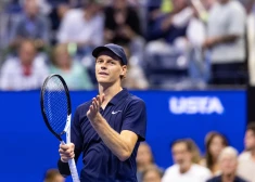 Švjonteka un Siners pārliecinoši sasniedz "US Open" ceturtdaļfinālu; Osaka pārsteidz Gofu