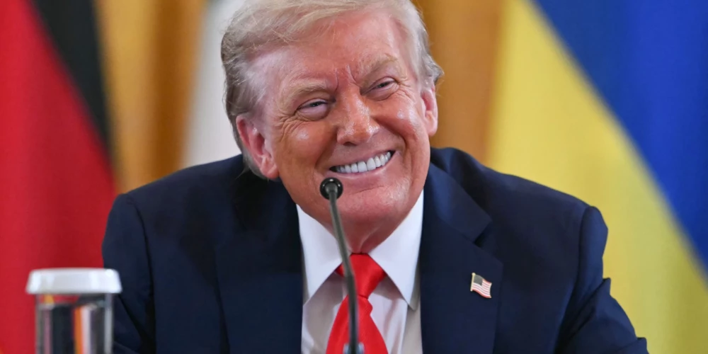 ASV prezidents Donalds Tramps beidzot komentē runas par savu veselību.