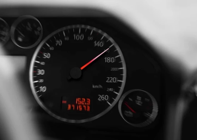 Исследование выявило, кто из латвийских автоводителей наиболее опасен для окружающих