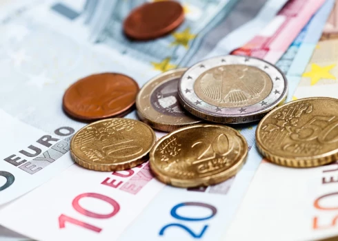 Klientu izpēte būs jāveic arī pirms ārvalstu valūtas skaidras naudas darījumiem līdz 1500 eiro.