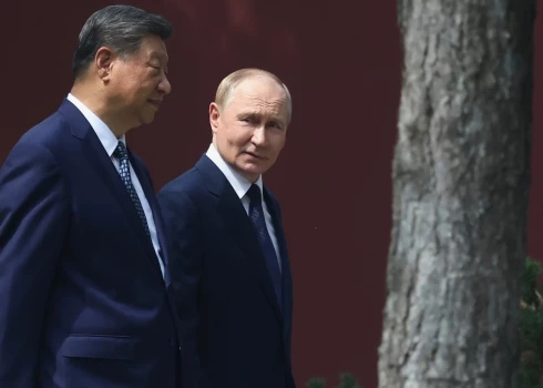 Krievijas diktators Vladimirs Putins un Ķīnas prezidents Sji Dziņpins uzskata, ka pasaule ienāk jaunā laikmetā, kurā Rietumi piedzīvos norietu.