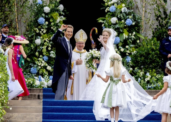 Pie vīra izgājusi Lihtenšteinas princese princese Marija Karolīna.