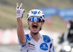 Jonass Vingegords kļūst par "Vuelta a Espana" kopvērtējuma līderi, kaut gan posmā uzvar Džejs Vains