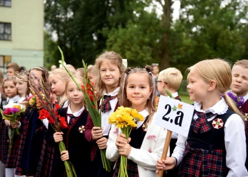 Zinību dienas svinīgais pasākums Andreja Pumpura Rīgas 11. pamatskolā.