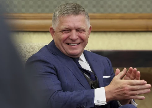 Ķīnā tiekoties ar Kremļa diktatoru Vladimiru Putinu, Slovākijas premjerministrs Roberts Fico ir lieliskā noskaņojumā