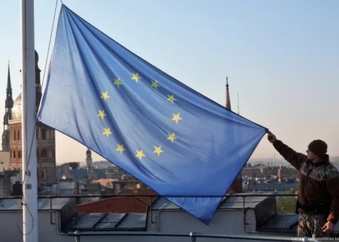 90% aptaujāto latviešu norāda, ka vēlas ciešāku Eiropas Savienības dalībvalstu sadarbību kopīgu problēmu risināšanā.