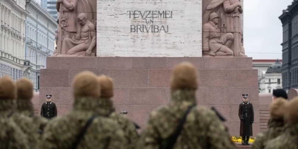 Министр поручил Национальным вооружённым силам провести оповещение всех земессаргов, чтобы уточнить их готовность прибыть в подразделения и выполнять боевые задачи.