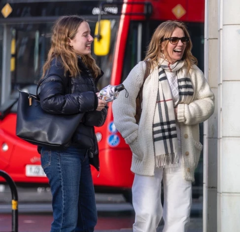 Džerija Halivela-Hornere ar meitu Blūbelu šā gada martā Londonā.
