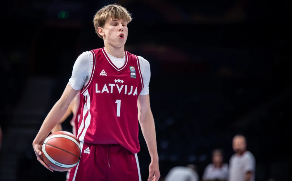 Eiropas U-18 čempionātā uzmirdzējušais Valdis Valters karjeru turpinās ASV vidusskolā