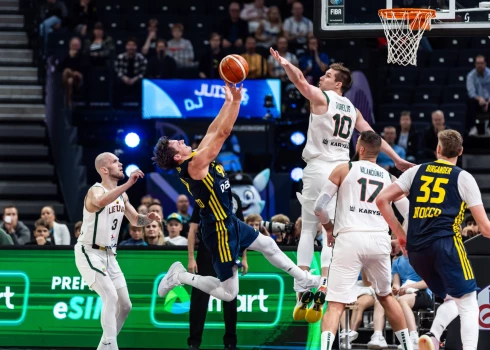Lietuvas basketbolisti pirms došanās uz Rīgu uzvar zviedrus.