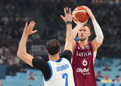 Latvijas basketbolisti izcīna uzvaru pār Čehiju.