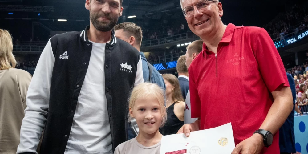 Jānis un Emma Strēlnieki kopā ar Valsts prezidentu Edgaru Rinkēviču. Foto: Facebook