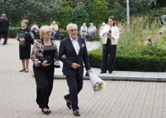 FOTO: mūzika, sarunas un dzērieni - LNOB sāk sezonu ar spožu svētku vakaru
