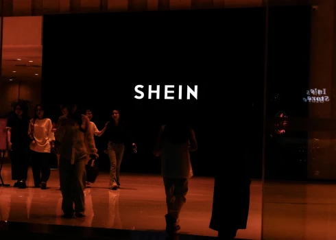 "Shein" nebija nodrošinājis lietotāju piekrišanu vai pienācīgi viņus neinformējis, kā arī nepiedāvāja atbilstošas iespējas atsaukt piekrišanu, skaidro aģentūra. Kopš izmeklēšanas sākuma "Shein" atjauninājis savas sistēmas, lai ievērotu CNIL prasības.