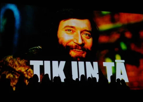 9. oktobrī VEF Kultūras pilī par godu izcilā latviešu komponista un daudzu brīnišķīgu dziesmu autora Ulda Stabulnieka (1945-2012) 80 gadu jubilejai, kura tiktu svinēta 8. oktobrī, izskanēs vērienīgs un krāšņs koncerts"“Uldim Stabulniekam – 80. Tik un tā".
