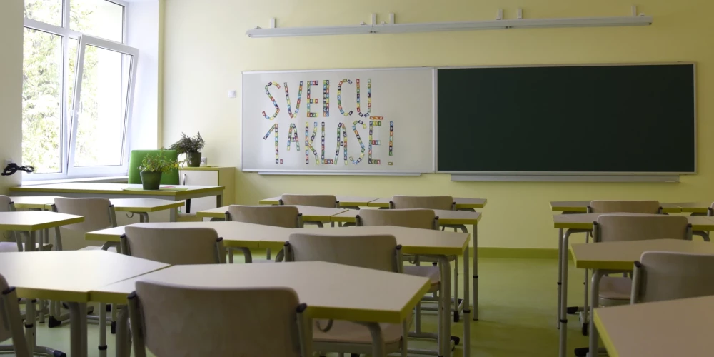 No 1. līdz 6. klasei mācībām ir jānotiek klātienē, paredz ceturtdien, 4. septembrī, Saeimā otrajā lasījumā atbalstītie grozījumi Izglītības likumā.