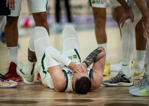 Margiris Normants uz dēļiem pēc traumētās potītes. 