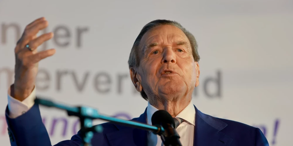 Paredzams, ka sociāldemokrātu ekskanclers Gerhards Šrēders sniegs liecības komisijai. 