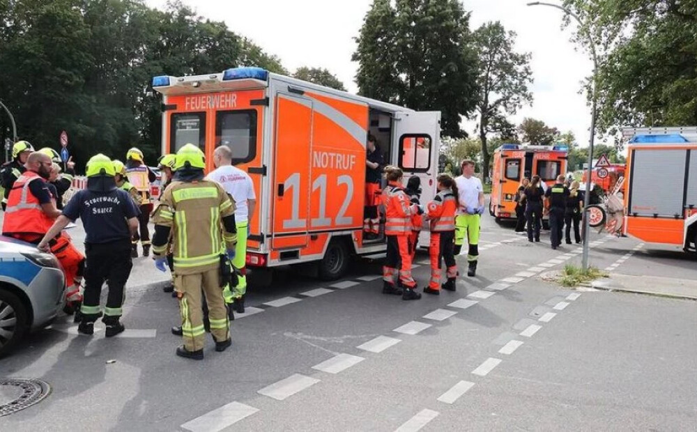 Berlīnē automašīna ietriecas pūlī; ievainoti arī bērni
